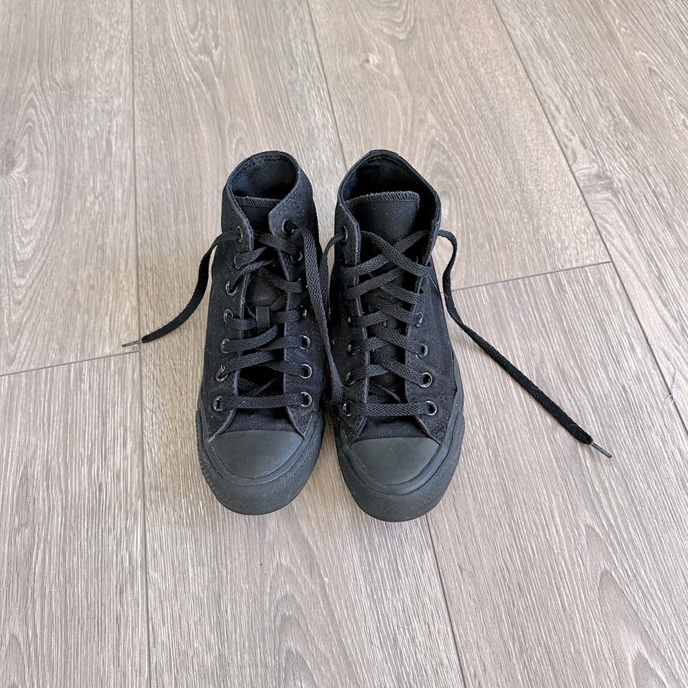Boys black high top Converse. Size 4.